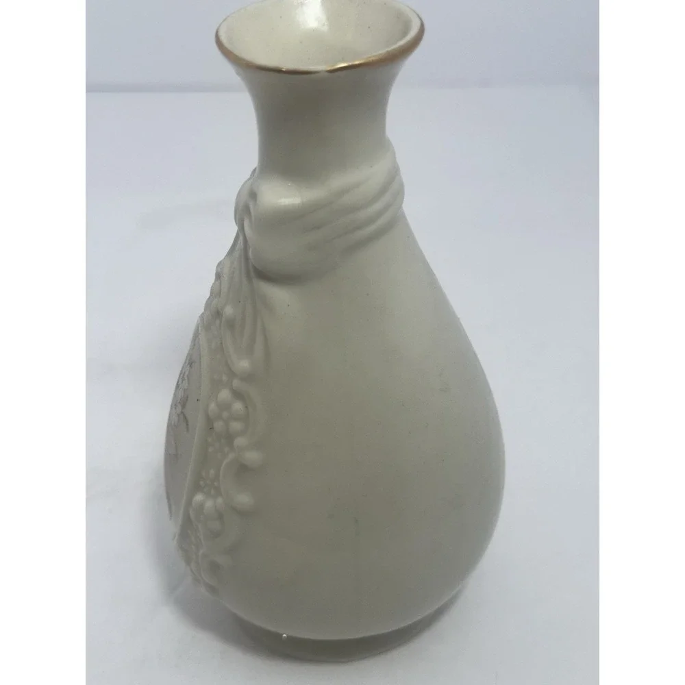 Royal Heritage Collection THE CAMEO RIBBON VASE Floral Gold Trim Porcelain Vtg